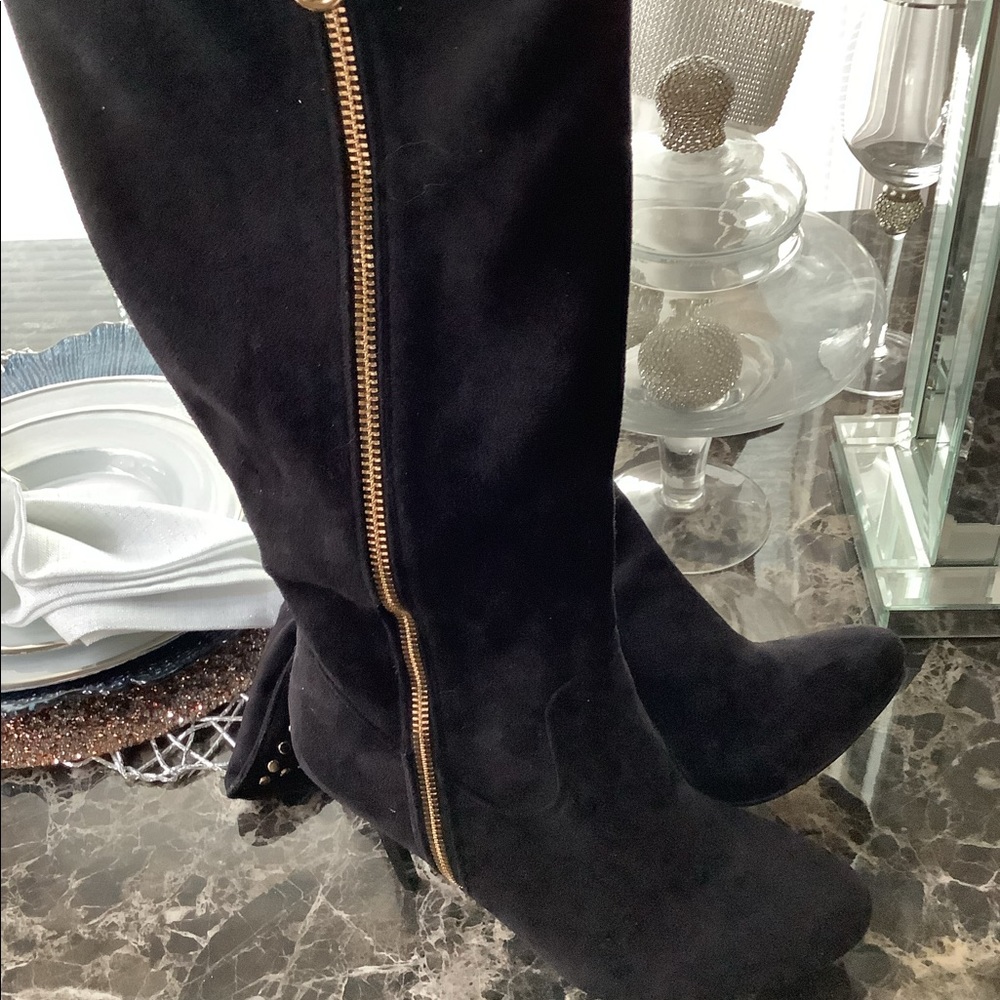 Boot - Picture 2 of 5